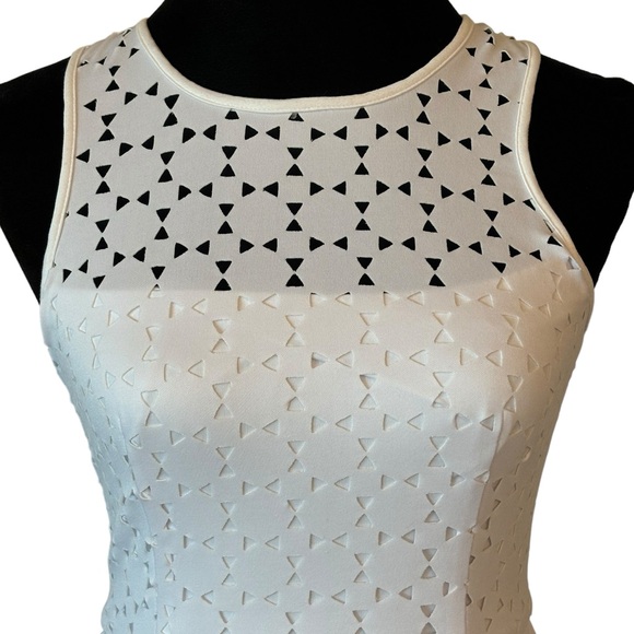 Trina Turk White Laser Cut Fit & Flare Dress Size 0 - Picture 9 of 15